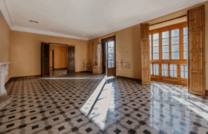 El impresionante ático de más de 2 millones de euros que se vende en Málaga: emblemático edificio y en pleno centro​