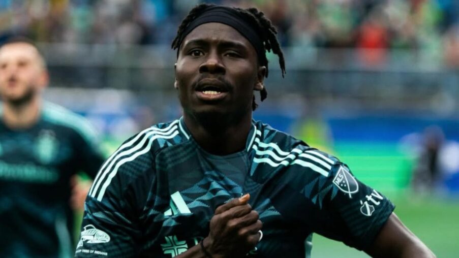 La historia de Minoungou, el jugador con discapacidad visual que disputa el Mundial de Clubes de Fútbol​