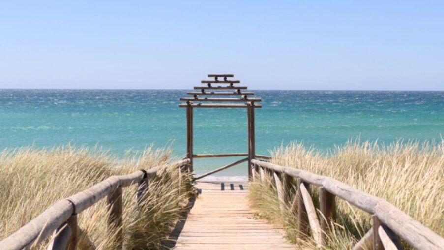 Estas son las 5 playas más extensas de Andalucía y cómo acceder a cada una de ellas​