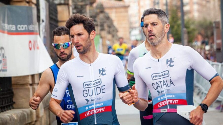 Héctor Catalá, triatleta paralímpico: «Si no fuera por mi discapacidad no podría dedicarme a lo que me dedico»​