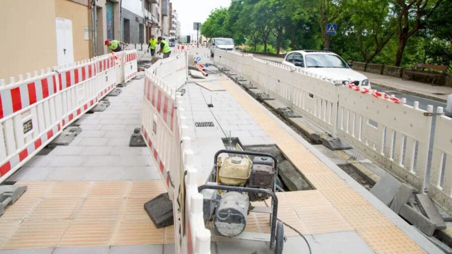 El Ayuntamiento de A Coruña mejora la accesibilidad en 16 paradas de autobús urbano​