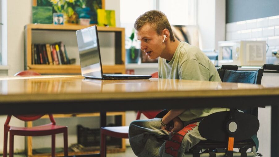 Un avance para personas con discapacidad grave: Científicos logran convertir los pensamientos en palabras​