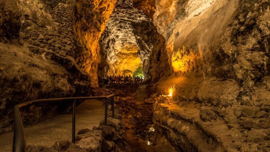 Lanzarote aprueba una medida para hacer accesible los Jameos del Agua y la Cueva de los Verdes​