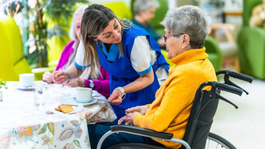 Una mujer de 91 años en situación de dependencia tiene que esperar dos meses para que le arreglen el botón de urgencia​