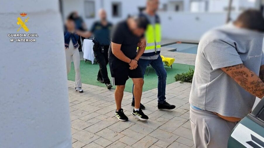 Detienen a 3 personas en Chiclana por estafar a personas mayores fingiendo ser técnicos de Teleasistencia​