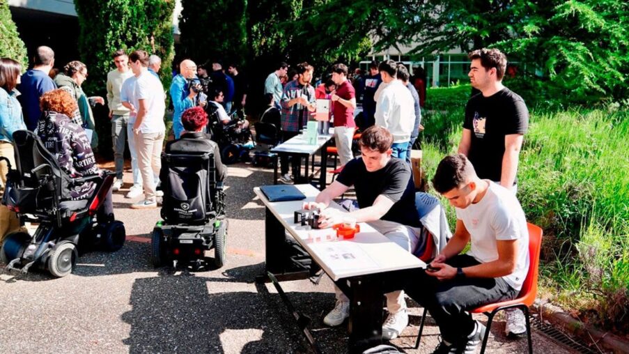 Estudiantes desarrollan 21 recursos y soluciones para personas en situación de dependencia​