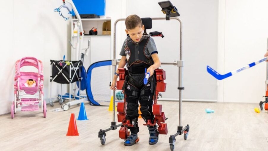 El Colegio de Educación Especial Virgen de Agosto de Bétera recibirá un exoesqueleto infantil gracias al proyecto de ‘Avapace’​