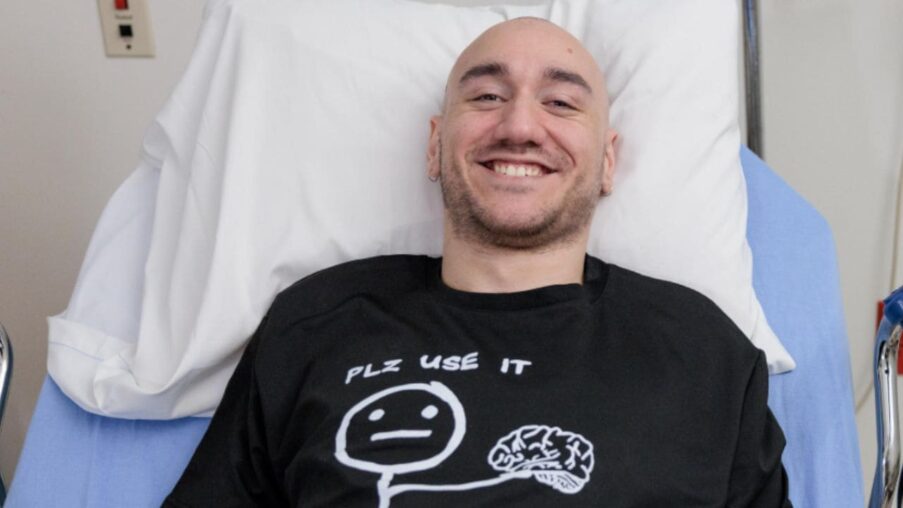 Noland Arbaugh, primera persona en recibir el chip cerebral experimental de Elon Musk: «Me ha cambiado la vida»​