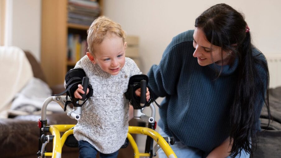 Padres y madres de hijos con discapacidad ven «insuficiente» el aumento de dos semanas de permisos por nacimiento​