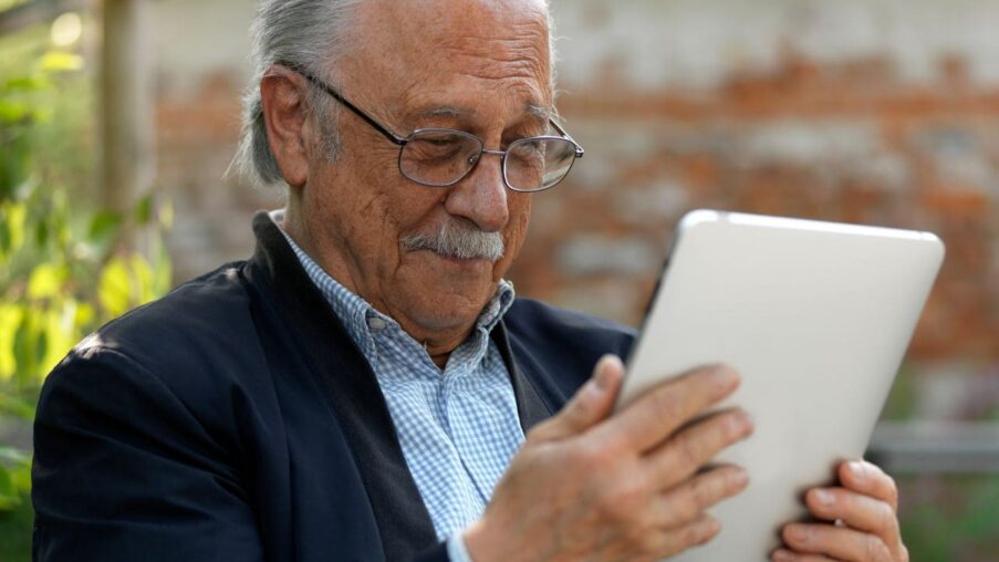 ‘Canal Sénior’ ofrece formación gratuita para personas mayores de 55 años en España​