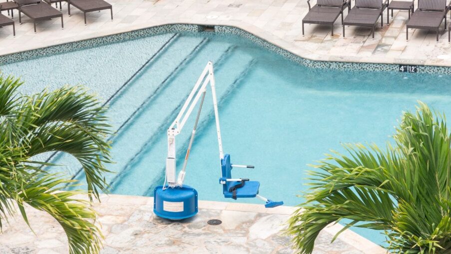 ILUNION expone 4 claves que debe cumplir una piscina pública en España para ser accesible​