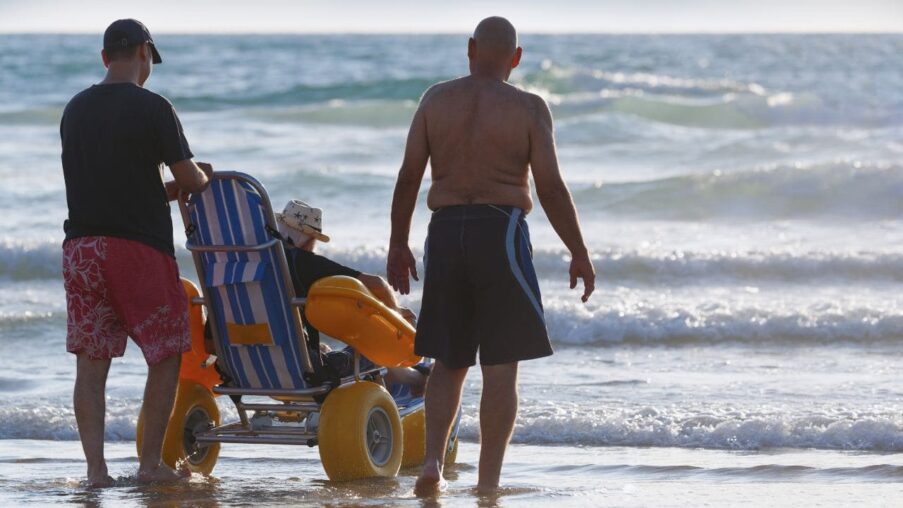 La Playa de Cortadura, en Cádiz, será accesible para las personas con discapacidad​
