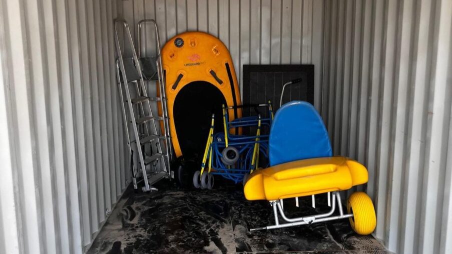 Denuncian la falta de accesibilidad en las playas de El Campello: «Nos tenemos que organizar entre nosotros»​