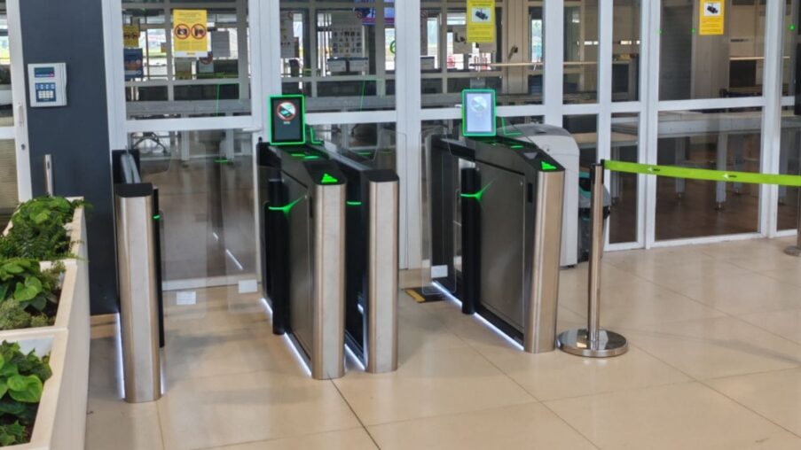 Denuncian una discriminación hacia personas con movilidad reducida en el aeropuerto de San Sebastián​
