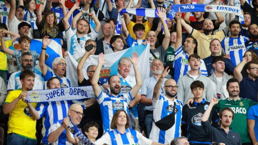 El RC Deportivo de la Coruña ofrece un nuevo servicio para que aficionados con discapacidad visual puedan disfrutar de los partidos​