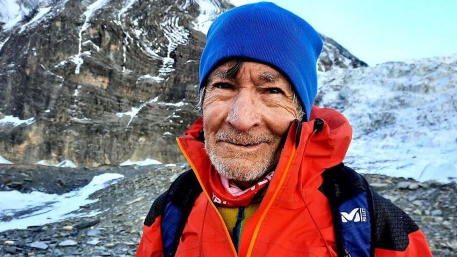 El español Carlos Soria hace historia y alcanza la cima de la montaña Manaslu con 86 años de edad​