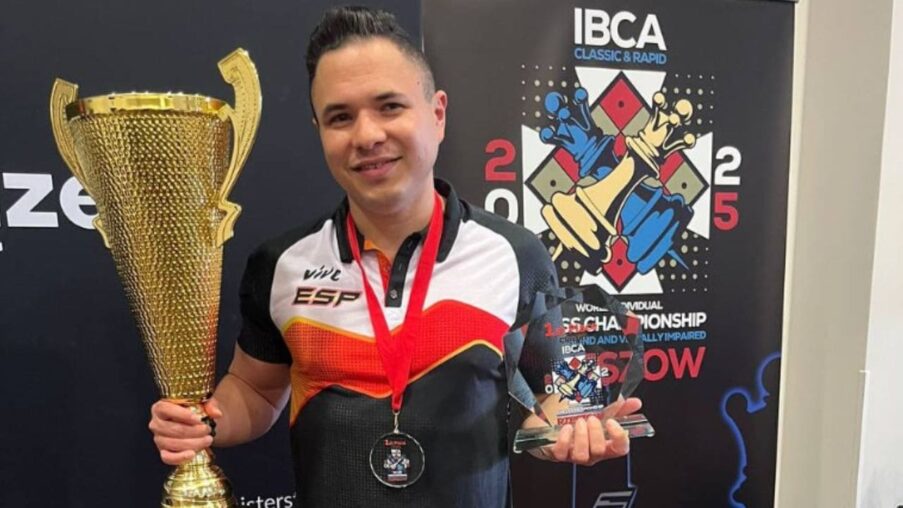 Daniel Pulvett, con apenas un 10% de visión, se proclama campeón del mundo de ajedrez​