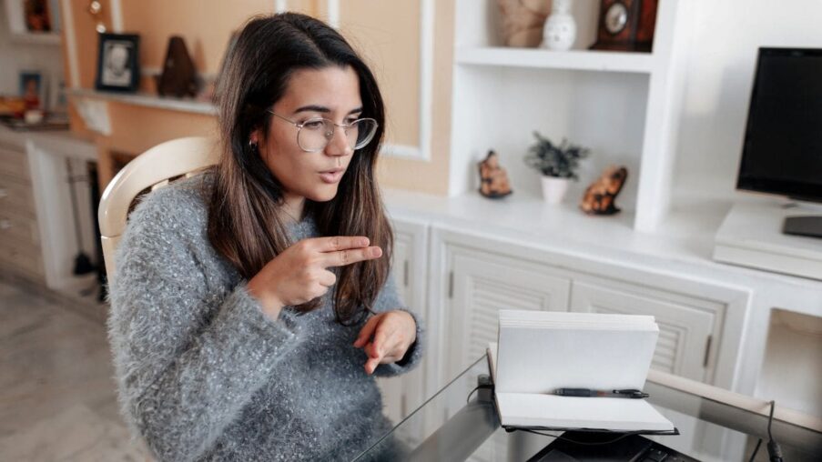 La CNSE exige medidas para acabar con la discriminación de las personas sordas​