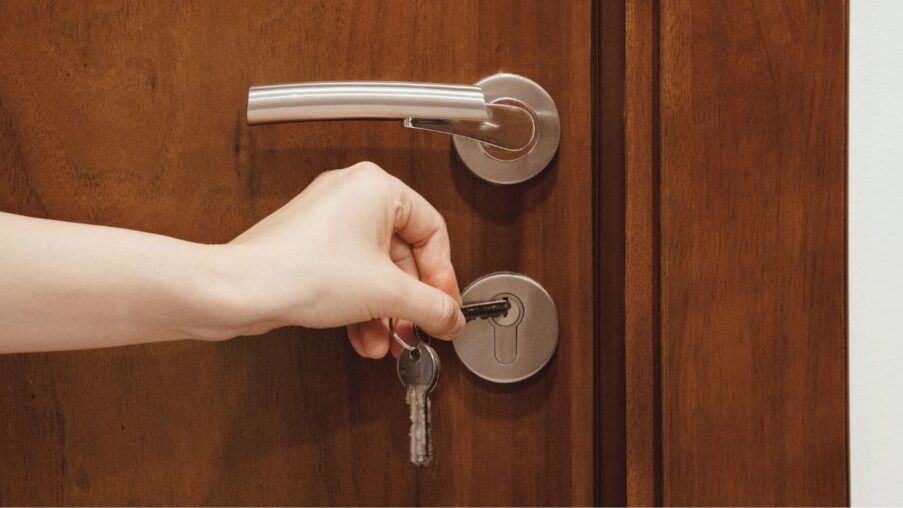 Unos inquilinos okupan la vivienda de un hombre con discapacidad del 78%: «Lleva 5 años sin recibir la rentas de alquiler»​