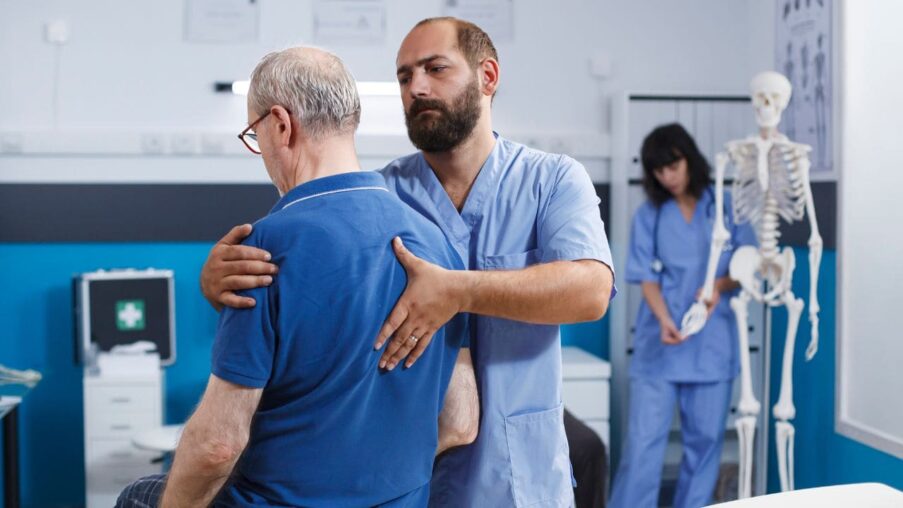 Avanzan en una tecnología no invasiva para que personas con lesión medular puedan realizar movimientos coordinados voluntarios​