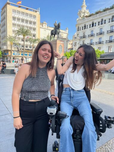 Estrella y Lidia, dos primas que visibilizan la parálisis cerebral: «La vida es increíble cuando valoras cada segundo»​