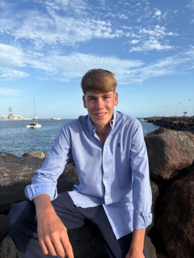 Javier de Bethencourt, un joven golfista con artritis reumatoide: una historia de «resiliencia fuera de lo común»​