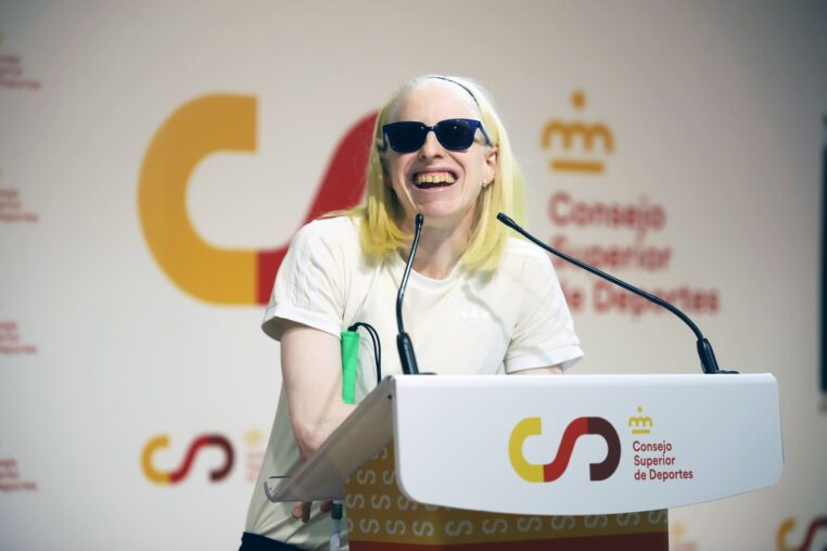 Susana Rodríguez, campeona paralímpica de Triatlón con albinismo y discapacidad visual «muy severa»​